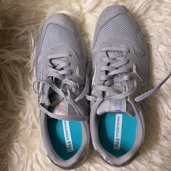 New Balance shoes never worn grey/silver - Picture 2 of 4